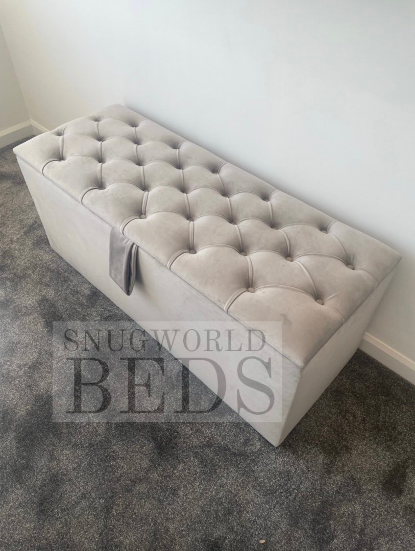 Buttoned storage box